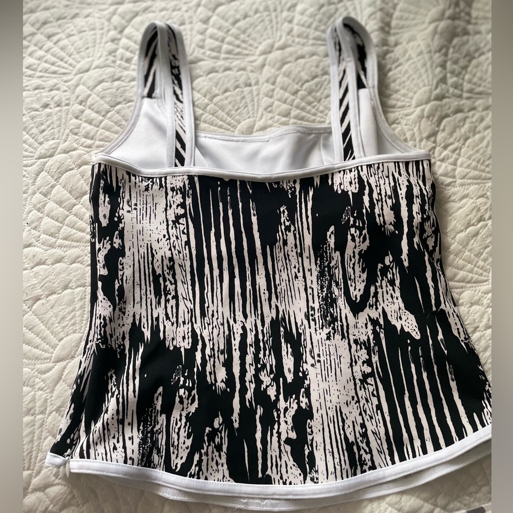 Lovely Joseph Ribkoff Tanktop - Picture 2 of 6